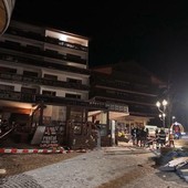 L'esterno del locale 'Le Constellation', a Crans Montana, teatro della tragedia di Capodanno
