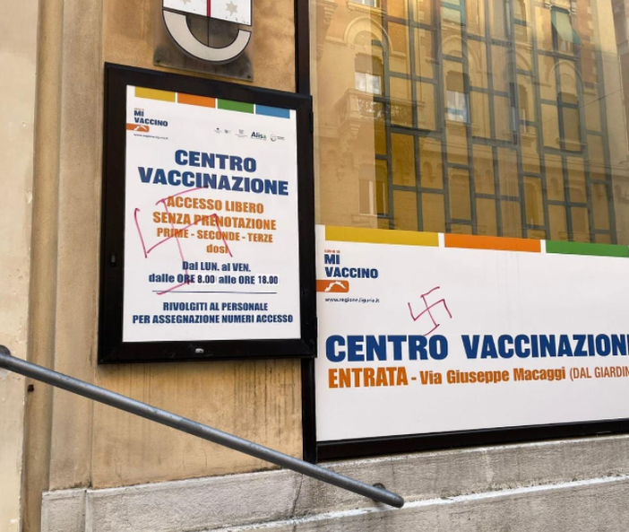 Svastiche all'hub vaccinale del Teatro della Gioventù, Toti: "Gesto inqualificabile"