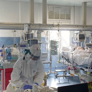 Covid, Toti: "Solo tre persone vaccinate in terapia intensiva"