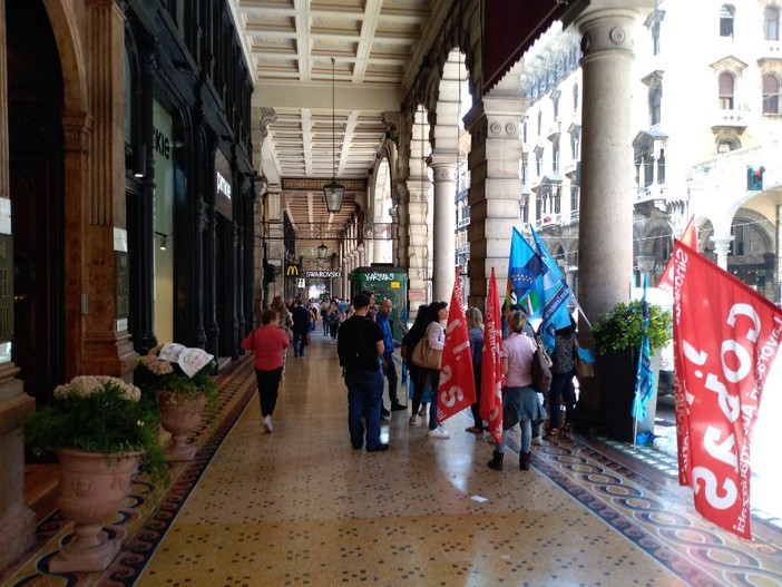 Lavoratori del Bristol in piazza: "Basta lavoro a cottimo"