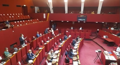 Genova Jeans, scontro su trasparenza e costi tra Giordano (M5S) e Bertorello (VIDEO)