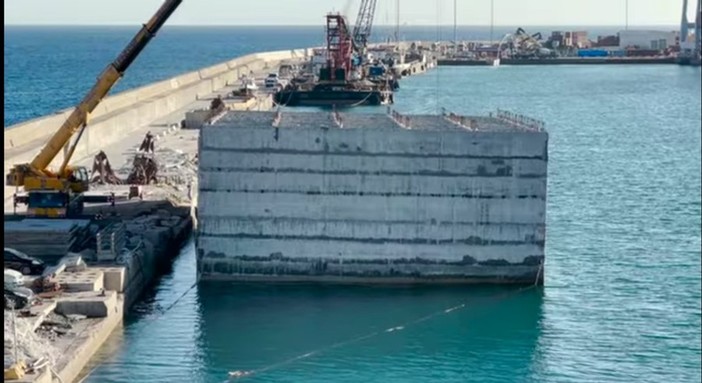 Cassoni della diga di Genova a Vado? Sindaco Giuliano: "Vogliamo conoscere il progetto, abbiamo l'urgenza di completare la Darsena" (VIDEO)