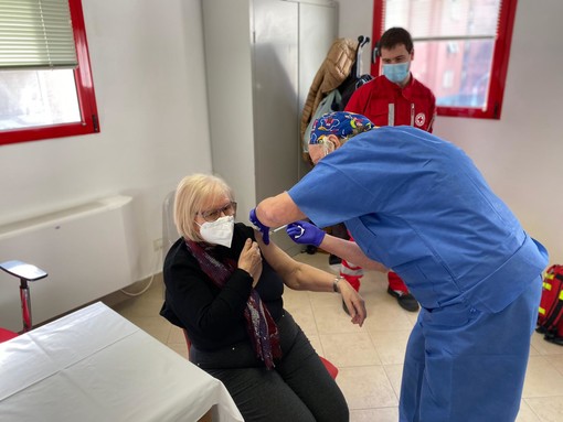 Covid, dal 18 luglio via alle prenotazioni della quarta dose per gli over 60, somministrazioni il 19 luglio Covid, dal 18 luglio via alle prenotazioni della quarta dose per gli over 60, somministrazioni il 19 luglio