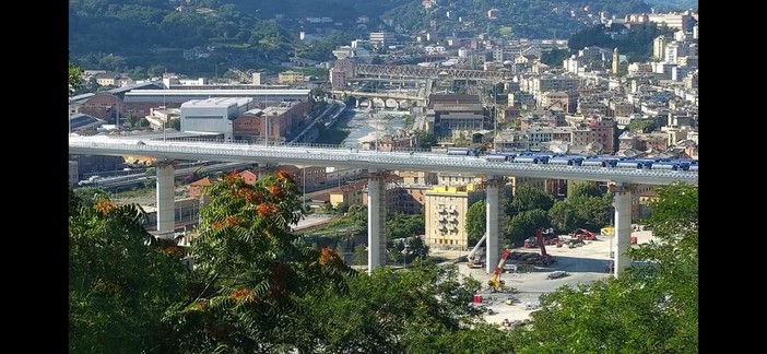 Ponte Genova, al via il collaudo: testato da 56 tir. Sempre più vicina la fine dei lavori (VIDEO)