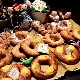 Covid, Coldiretti: "Per una famiglia su tre spopolano i dolci di Pasqua fai da te"