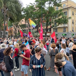 Chiavari, 200 persone alla contestazione contro Simone Pillon al Festival della Parola (FOTO E DIRETTA)