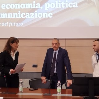 Cottarelli a Genova ospite dell'Università: "Il Pd si è spostato a sinistra, lascio il Senato"