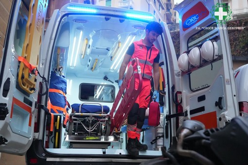 Albaro, investita mentre attraversa la strada, 54enne finisce all’ospedale