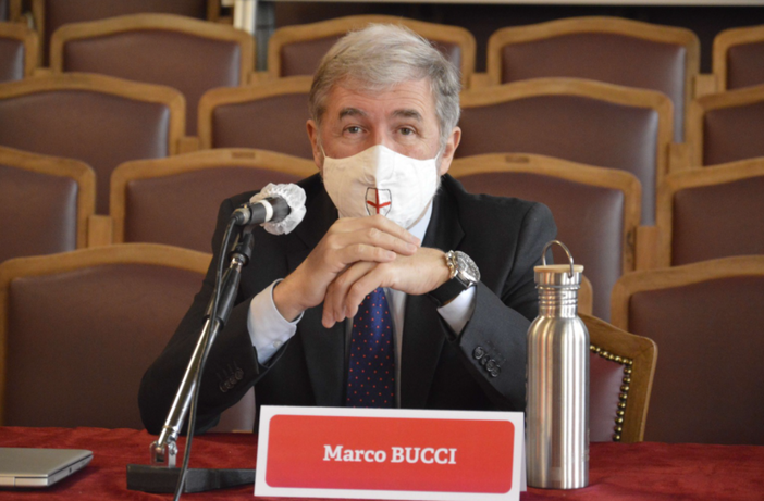 Il sindaco Bucci e i numeri: quanto costa il tram?