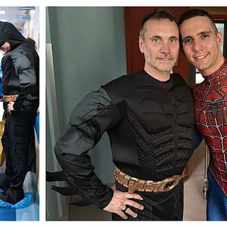Mattia Villardita, lo Spiderman savonese, torna al Gaslini insieme a un Batman d'eccezione: Nek (Foto)