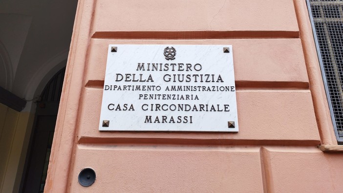 Follia a Marassi, la denuncia del Sappe: "Celle incendiate, rivolte e agenti aggrediti" Follia a Marassi, la denuncia del Sappe: "Celle incendiate, rivolte e agenti aggrediti"