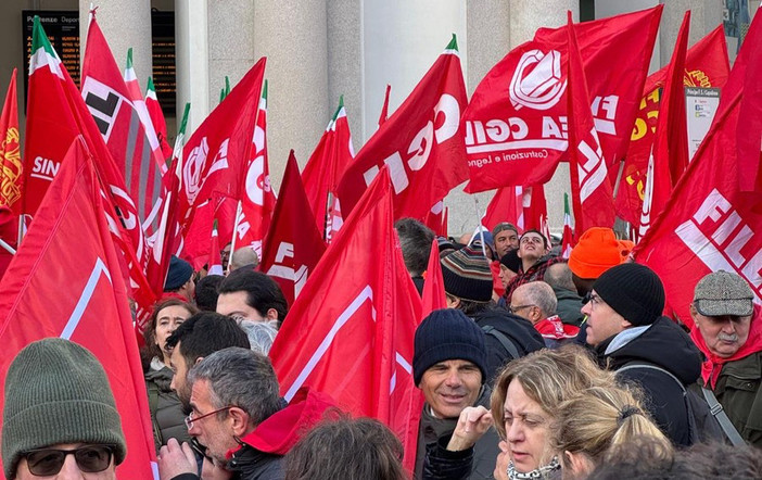 Porto di Genova, vertenza al Terminal Messina: Filt Cgil, Fit Cisl e Uiltrasporti proclamano un mese di sciopero Porto di Genova, vertenza al Terminal Messina: Filt Cgil, Fit Cisl e Uiltrasporti proclamano un mese di sciopero