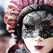 Dritto al punto... con la psicologa - Carnevale, tempo di maschere: ma che significato hanno e a cosa servono?