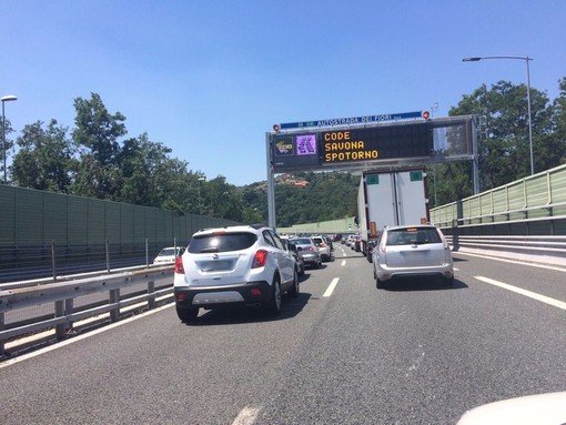 Autostrade da incubo, dopo l'ingorgo del 2 giugno verso il mare la promessa: "Restano solo i cantieri essenziali" [VIDEO]