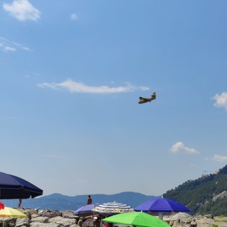 Incendi boschivi in Liguria, a Ne attivi due Canadair
