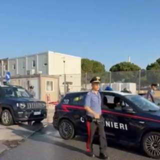 Caporalato in porto a Vado, si rifiutano di cedere una parte del proprio stipendio e vengono allontanati dal cantiere e chiusi fuori dagli alloggi: 42 i lavoratori che hanno denunciato (FOTO E VIDEO)