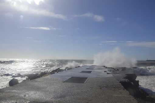 Vento forte e mareggiate: arrivano le disposizioni del Comune di Genova Vento forte e mareggiate: arrivano le disposizioni del Comune di Genova