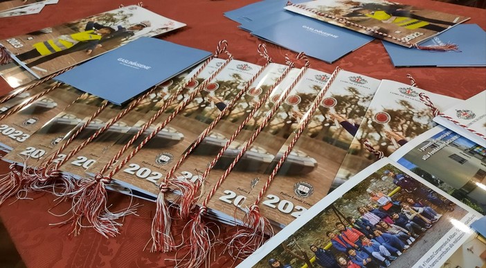Polizia locale pubblica il calendario 2023 a sostegno dell'Istituto Giannina Gaslini