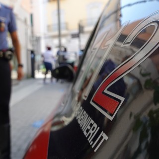 Via Polleri, forzano la serranda con un cric e sfondano la vetrata: arrestati