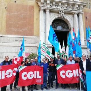 Presidio di imprenditori e sindacati genovesi per chiedere modifiche al Decreto Genova