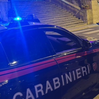 Cogoleto, distrugge il parabrezza con una pietra e minaccia un passante: arrestata cinquantenne francese