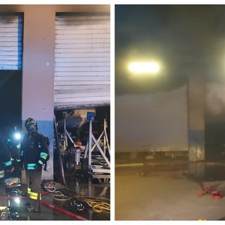 Incendio allo Yacht Club Genova, intervento dei Vigili del fuoco nella notte: le fiamme colpiscono una rimessa di barche e gommoni