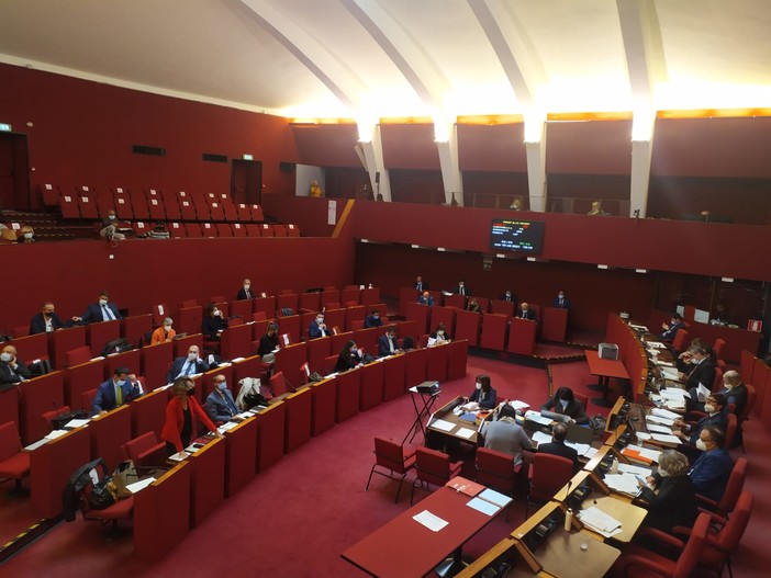 Il consiglio comunale vota tra le polemiche l'accordo con Aspi, pioggia di soldi su Genova, ma resta il nodo sui pedaggi autostradali