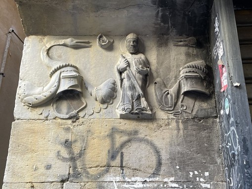 Cicno, il mitologico re dei Liguri nella lapide di via San Pietro della Porta Cicno, il mitologico re dei Liguri nella lapide di via San Pietro della Porta