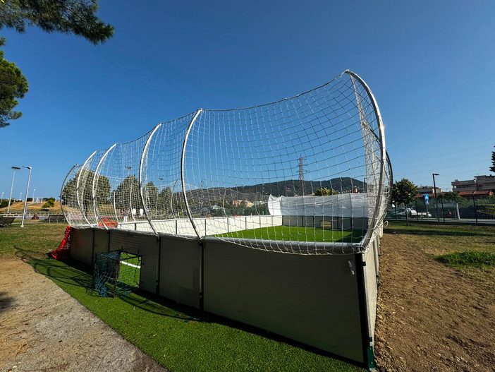 Sestri Levante, al Parco Mandela arriva il nuovo campo da "soccer cage": aperta la struttura per i più piccoli Sestri Levante, al Parco Mandela arriva il nuovo campo da "soccer cage": aperta la struttura per i più piccoli
