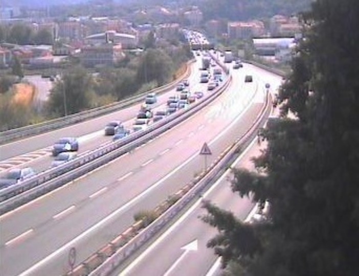 Week end da incubo in autostrada, 15 chilometri di coda tra Arenzano e Savona Week end da incubo in autostrada, 15 chilometri di coda tra Arenzano e Savona