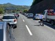 Autostrade: sei chilometri di coda in A12 per un mezzo in avaria e nell'attesa c'è chi prende il monopattino (FOTO)