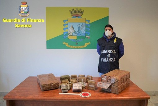 Spaccio di stupefacenti, due arresti da parte della Guardia di Finanza: sequestrati oltre 40 kg di hashish