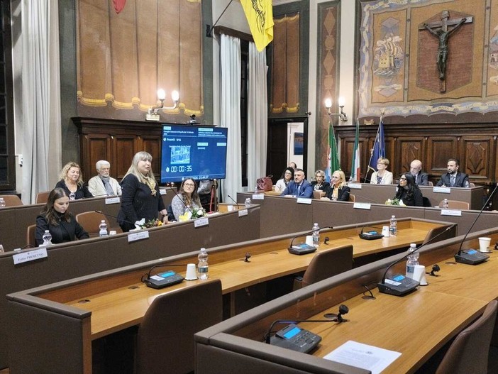 Rapallo, il Consiglio vara la nuova squadra: entrano Tumiati e Canale. Ricci: “Svolta rosa, otto donne in aula”