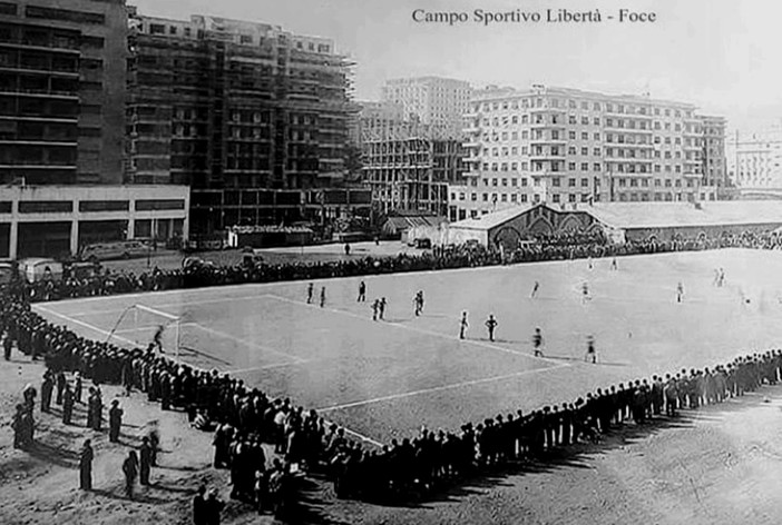 Meraviglie e leggende di Genova - Quando in piazza Rossetti si correva dietro a un pallone Meraviglie e leggende di Genova - Quando in piazza Rossetti si correva dietro a un pallone