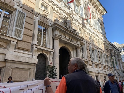 Funivia, cittadini a Tursi: "Amministrazione è disponibile al dialogo solo dopo aver assegnato l'appalto" Funivia, cittadini a Tursi: "Amministrazione è disponibile al dialogo solo dopo aver assegnato l'appalto"