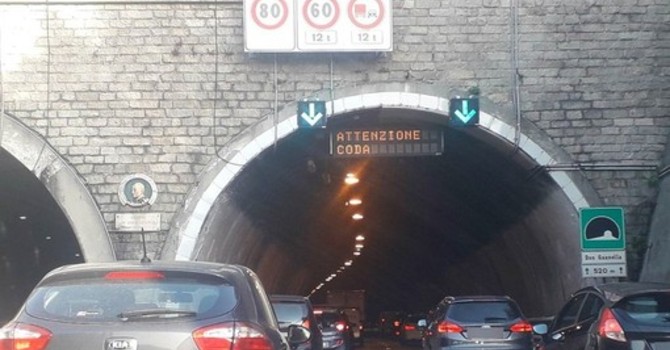 Traffico intenso sulle autostrade liguri: code su A12, A10 e A26. Atteso bollino rosso per Pasquetta