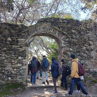 Genova da scoprire a passo lento: il successo dei "Cammini Urbani" tra storia, crose e socialità