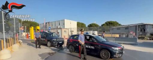 Caporalato in porto a Vado, si rifiutano di cedere una parte del proprio stipendio e vengono allontanati dal cantiere e chiusi fuori dagli alloggi: 42 i lavoratori che hanno denunciato (FOTO E VIDEO)