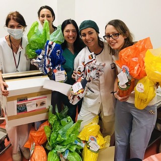 Donate uova e colombe pasquali all'ospedale San Martino di Genova