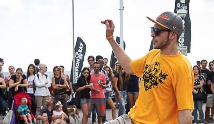 Cogoleto, è morto Dario Lizzi, il giovane caduto dallo scooter dopo la semifinale degli Europei Cogoleto, è morto Dario Lizzi, il giovane caduto dallo scooter dopo la semifinale degli Europei