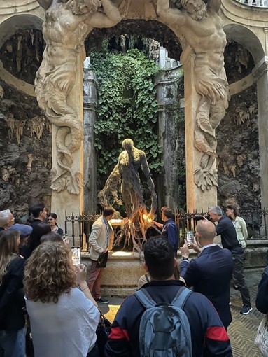 Agapanto, le suggestioni di Francesco Diluca si impossessano di Palazzo Lomellino (video)