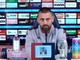 Genoa, testa a Lecce. De Rossi avverte: “Uno scontro diretto. Abbiamo rimesso a posto le cose, guai sentirci sazi” Genoa, testa a Lecce. De Rossi avverte: “Uno scontro diretto. Abbiamo rimesso a posto le cose, guai sentirci sazi”