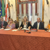 Lavoro, approvato il salario minimo nei contratti pubblici: sarà di nove euro lordi all'ora. Salis: "Scritta una pagina nuova per la città"