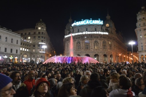 Piazza De Ferrari piena per protestare contro il Decreto Sicurezza (FOTO e VIDEO)