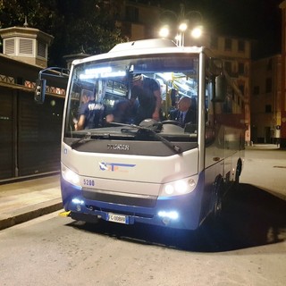 Discobus a ponente: dopo il successo del primo weekend la corriera per la Movida sicura torna sabato e domenica
