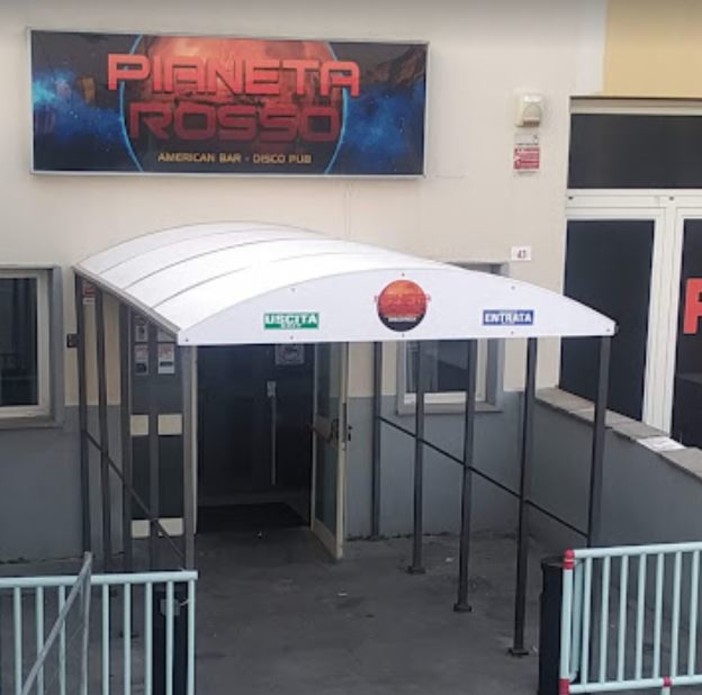 "Alcol senza regole e risse", sospesa la licenza alla discoteca 'Nuovo Pianeta Rosso'