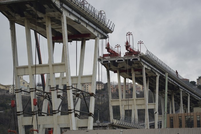 Demolizione Morandi, Bucci: "Iniziata la demolizione della quinta pila" Demolizione Morandi, Bucci: "Iniziata la demolizione della quinta pila"