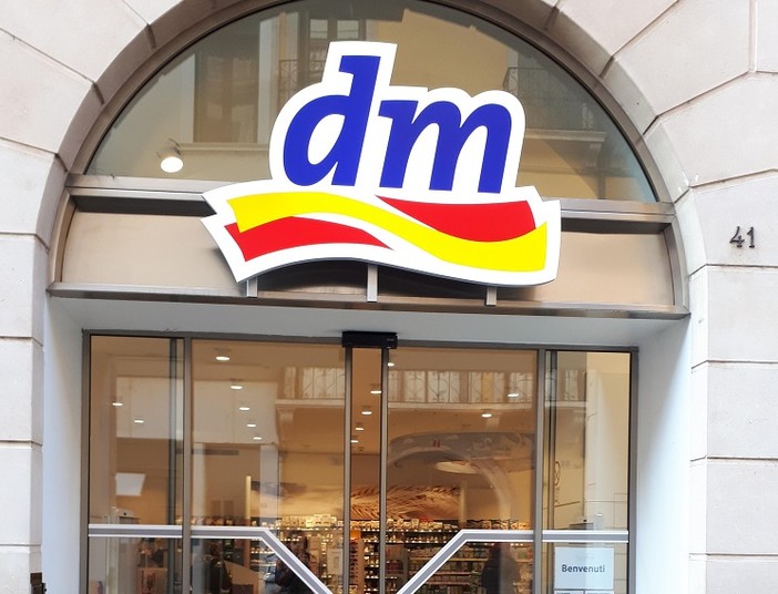 Commercio, in via Sottoripa giovedì apre un nuovo DM: "Assunti 8 lavoratori" Commercio, in via Sottoripa giovedì apre un nuovo DM: "Assunti 8 lavoratori"