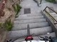 In bici sulle scale a Marassi, lo spettacolare video del campione di downhill Pedro Ferreira