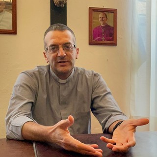 Don Mignani, dalle origini laiche al sacerdozio: "Ho seguito l'insegnamento di Gesù, ora non voglio lasciare la Chiesa" (Video)